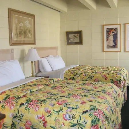 Cutty Sark Efficiencies And Historic Cottage'S Virginia Beach Room photo