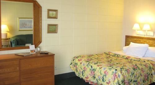 Hotel Cutty Sark Efficiencies And Historic Cottage's Virginia Beach